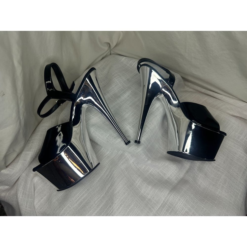 Pleaser Adore-709 Size 11 Black Patent Leather/Chrome